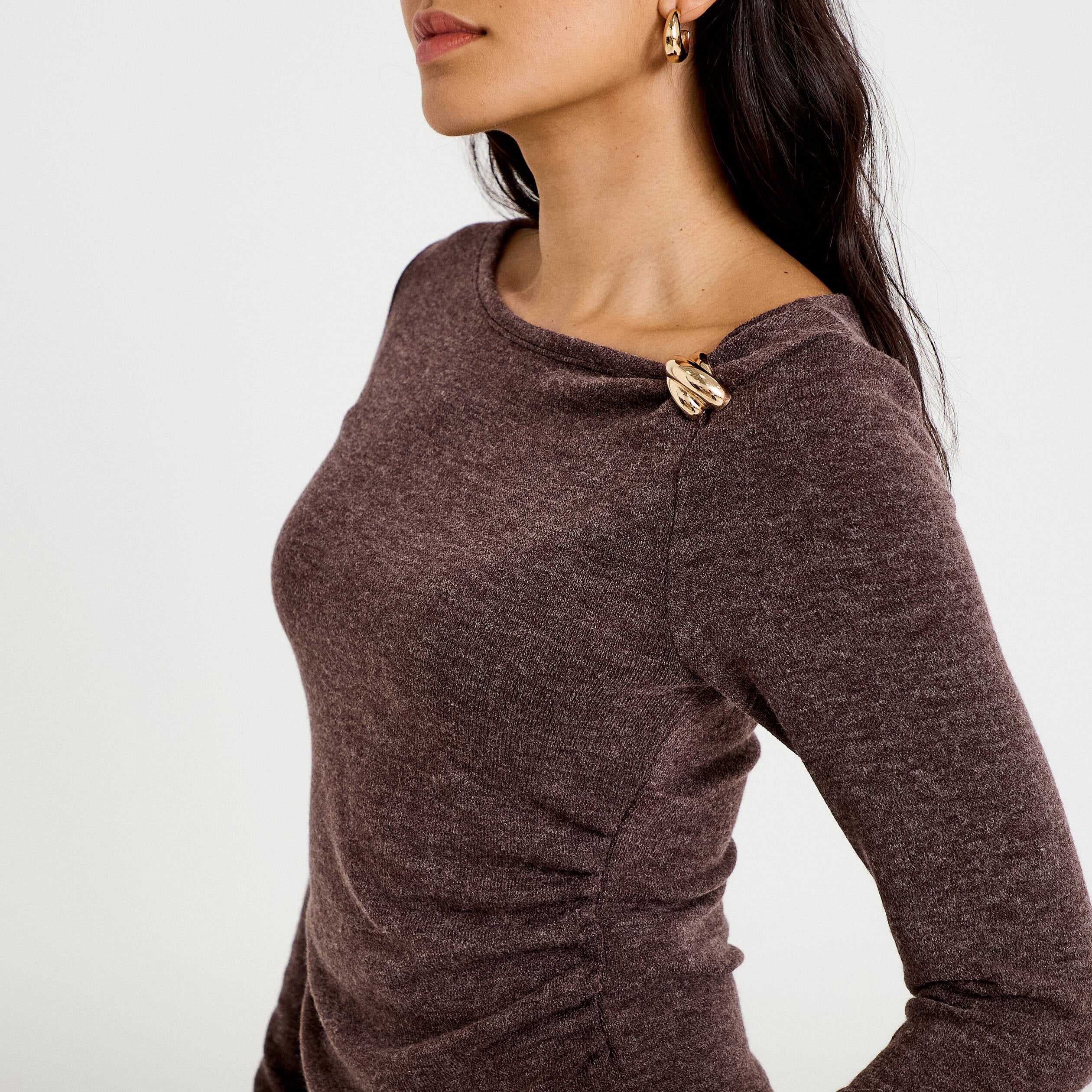 Top cintr&eacute; col bateau manches longues marron fonc&eacute; femme