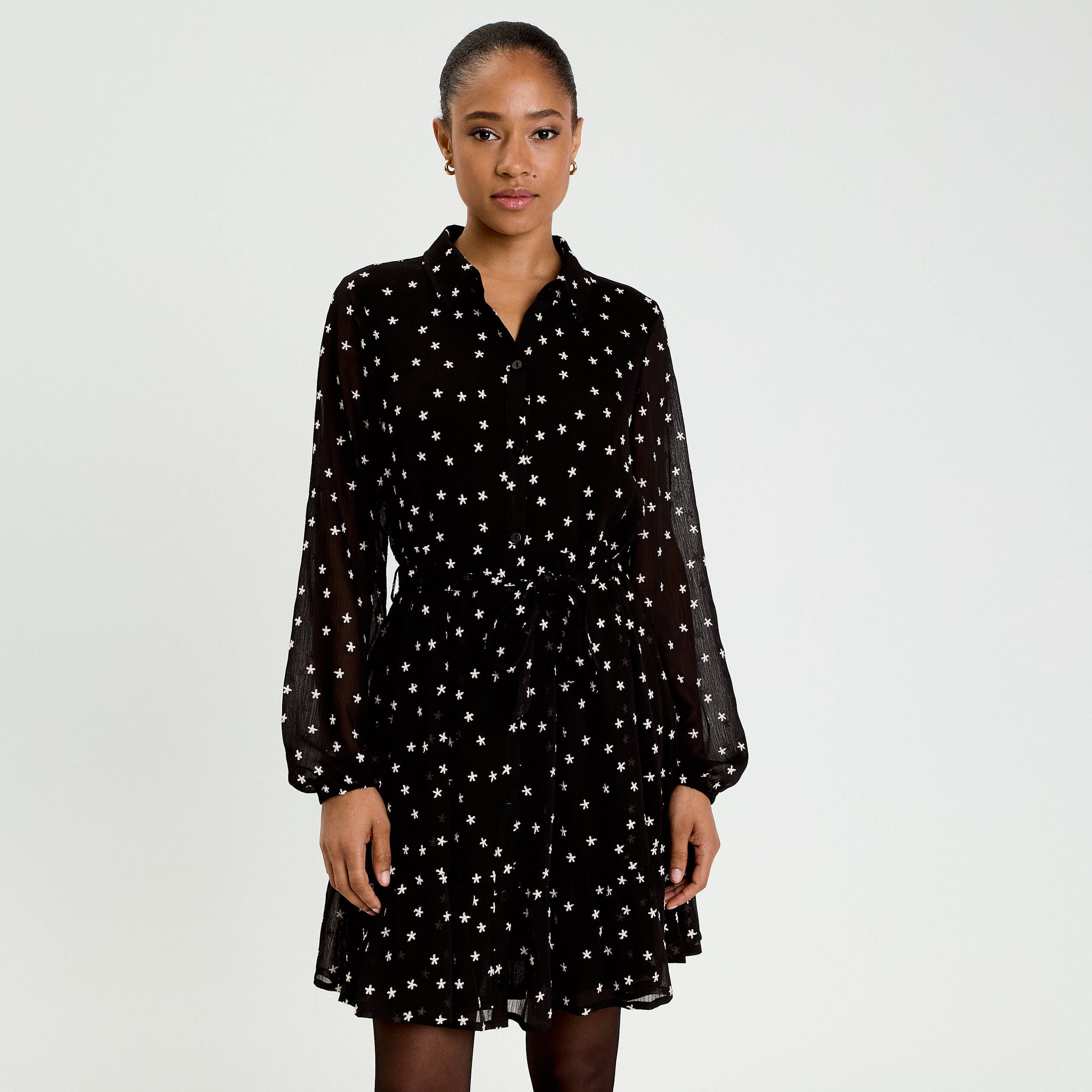 Robe brod&eacute;e &eacute;vas&eacute;e manches longues noir femme
