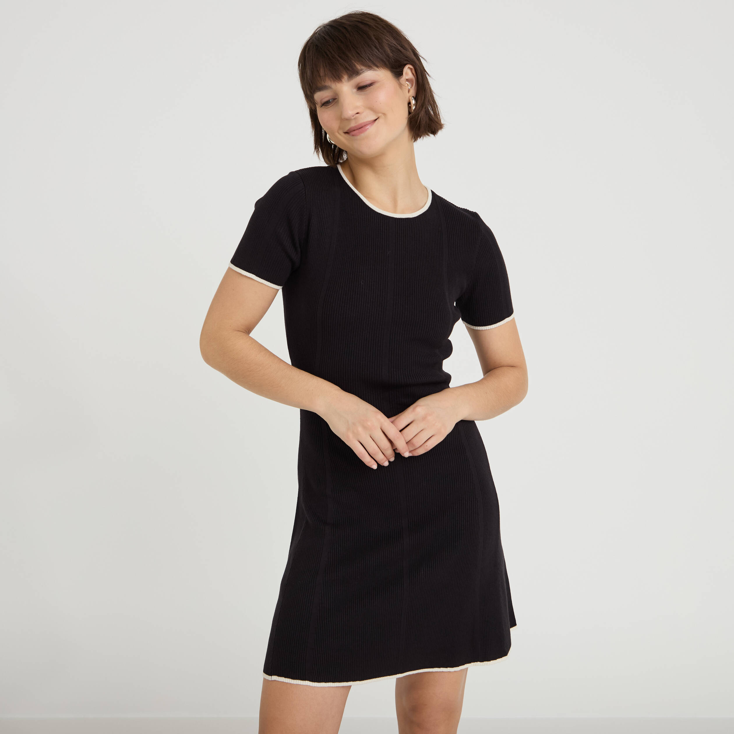 Robe droite manches courtes noir femme