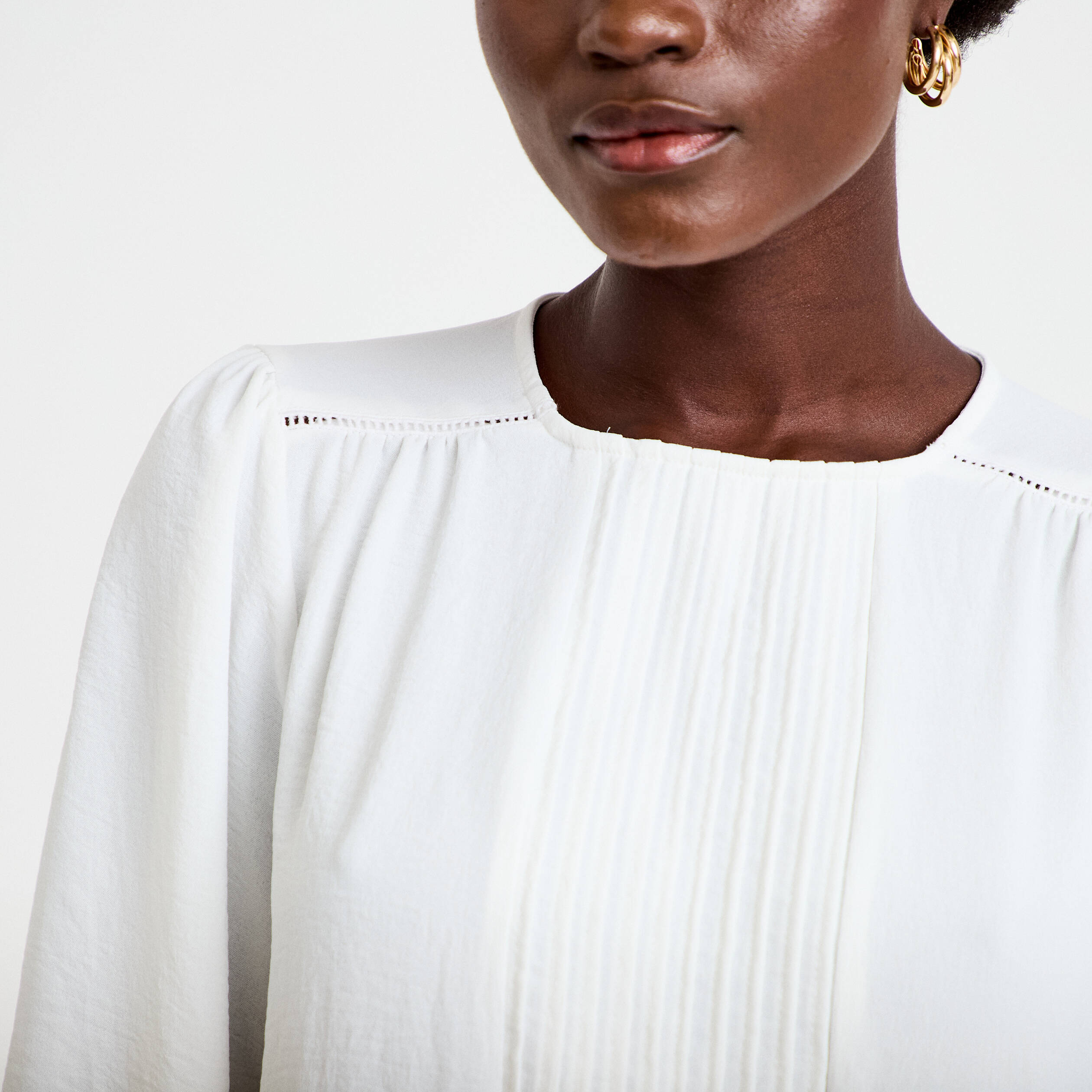 Blouse ajour&eacute;e col rond manches longues ecru femme