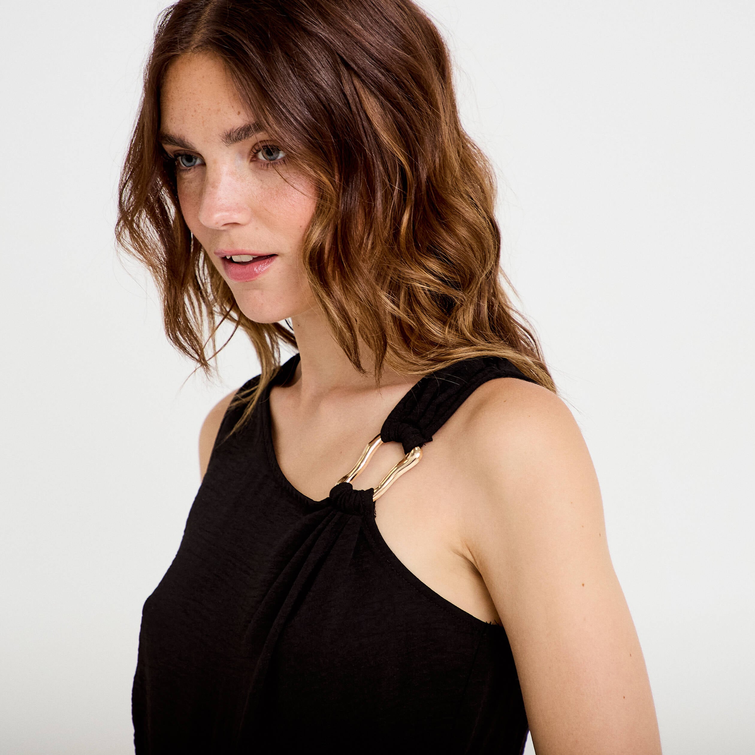 Combinaison large sans manches col rond noir femme