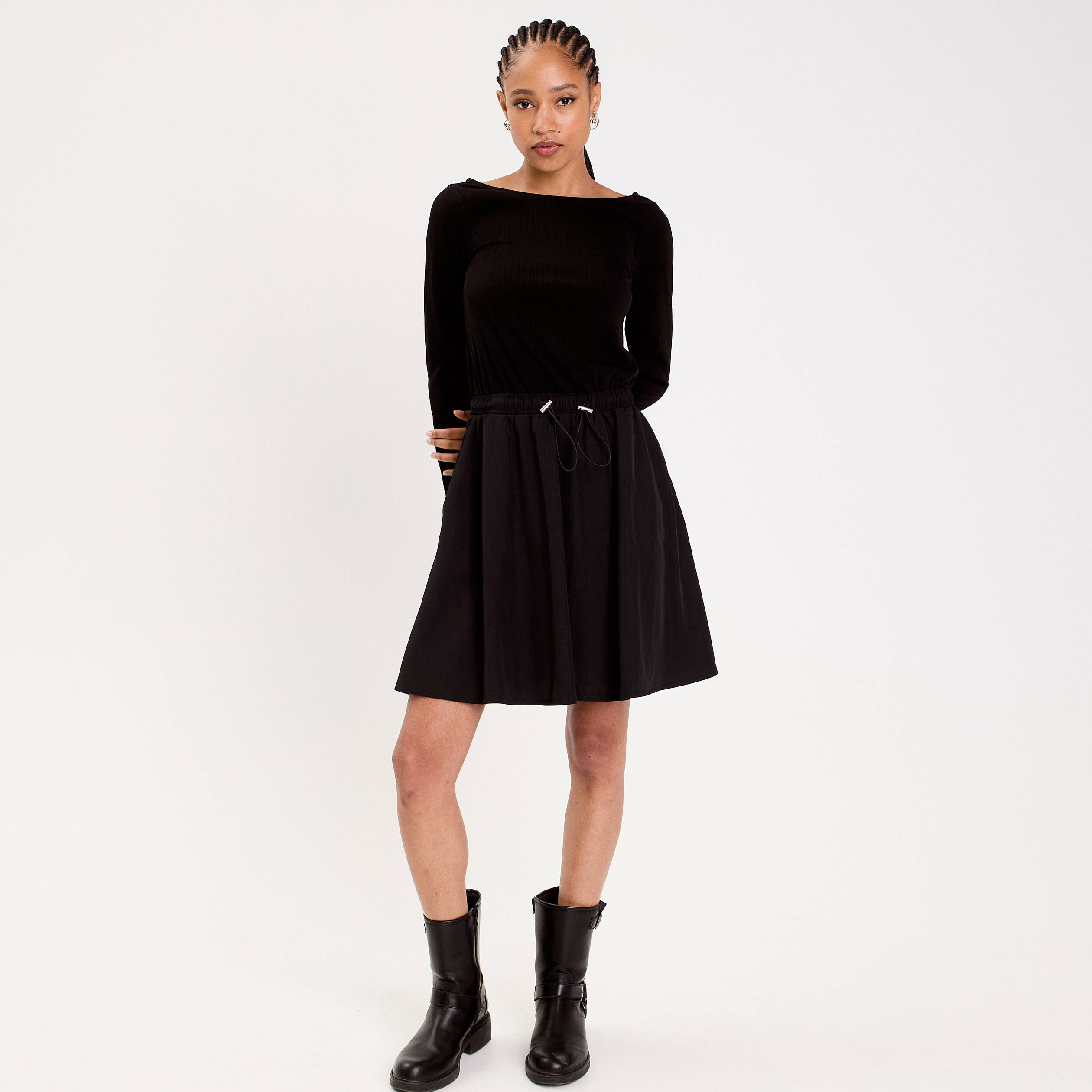 Robe courte droite col bateau noir femme