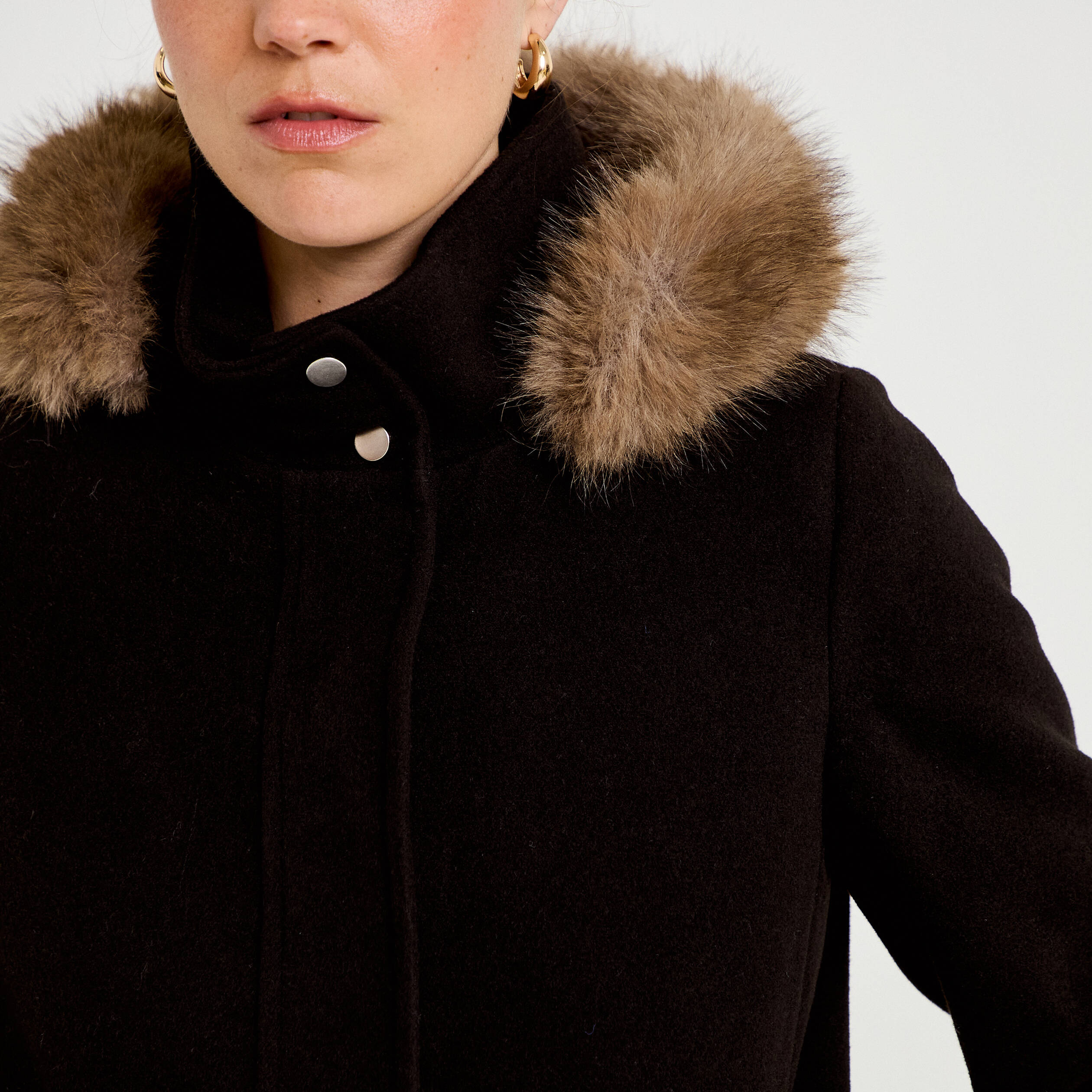 Manteau mi-long &agrave; capuche noir femme