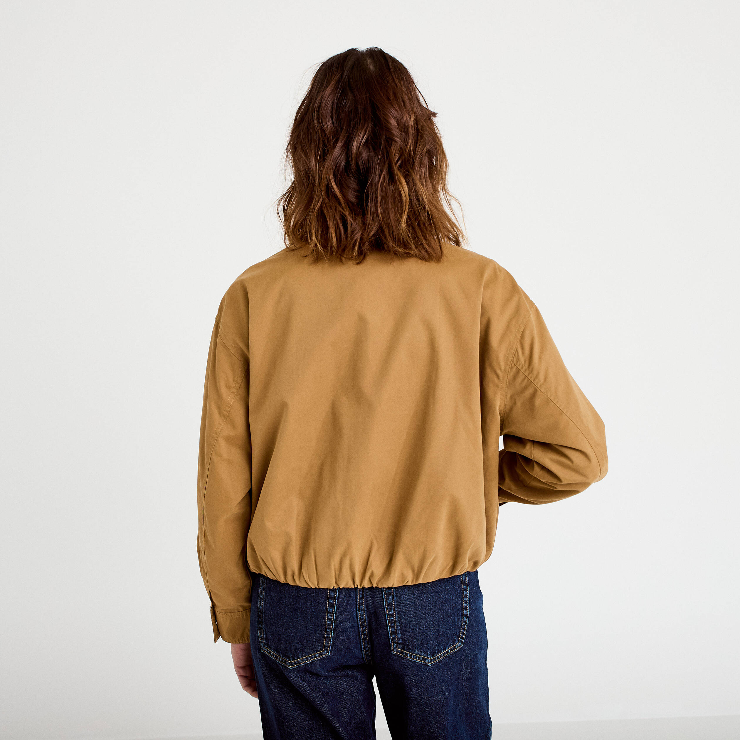 Blouson court bas resserr&eacute; camel femme