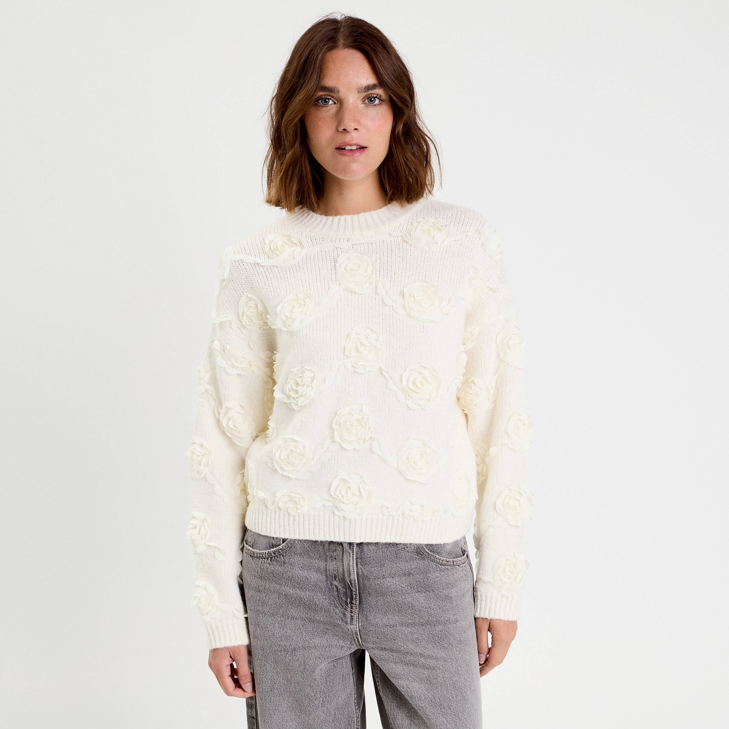 Pull fleurs en relief ecru femme
