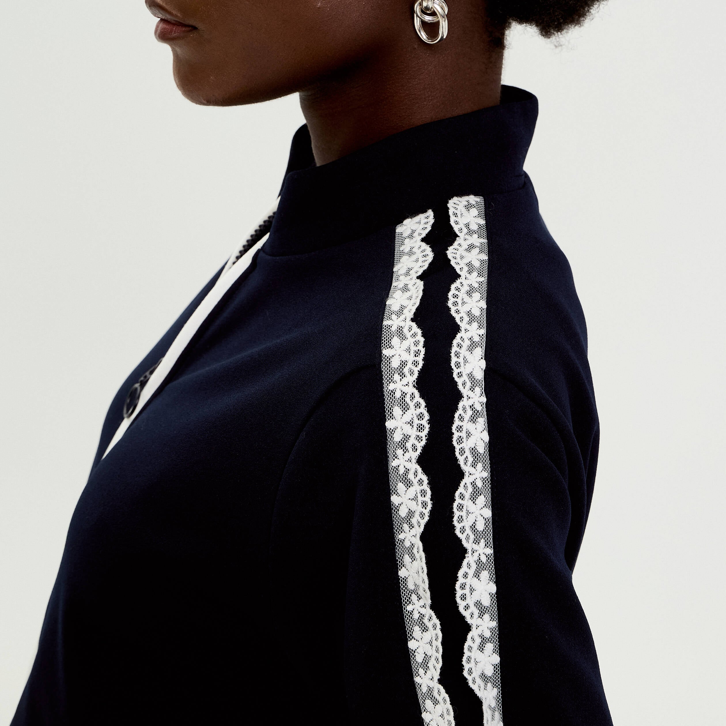 Veste zipp&eacute;e d&eacute;tail dentelle bleu marine femme