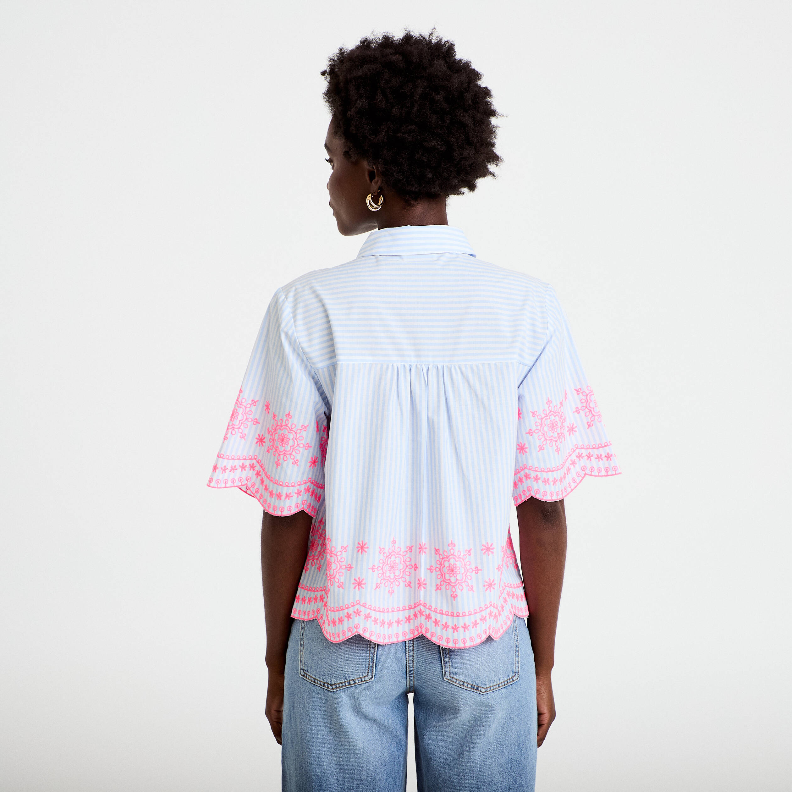 Chemise brod&eacute;e manches courtes bleu ciel femme