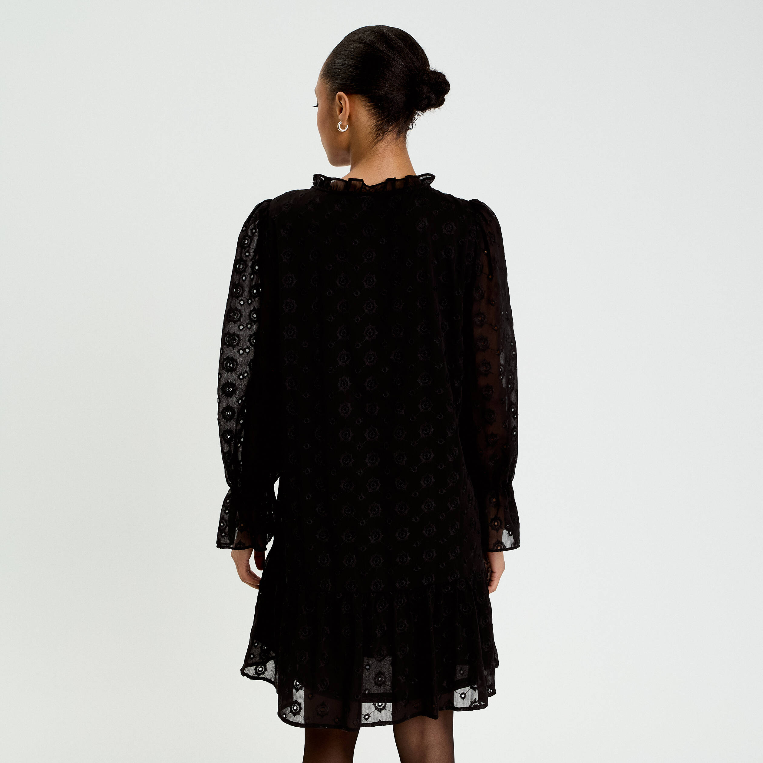 Robe &eacute;vas&eacute;e en voile brod&eacute; noir femme