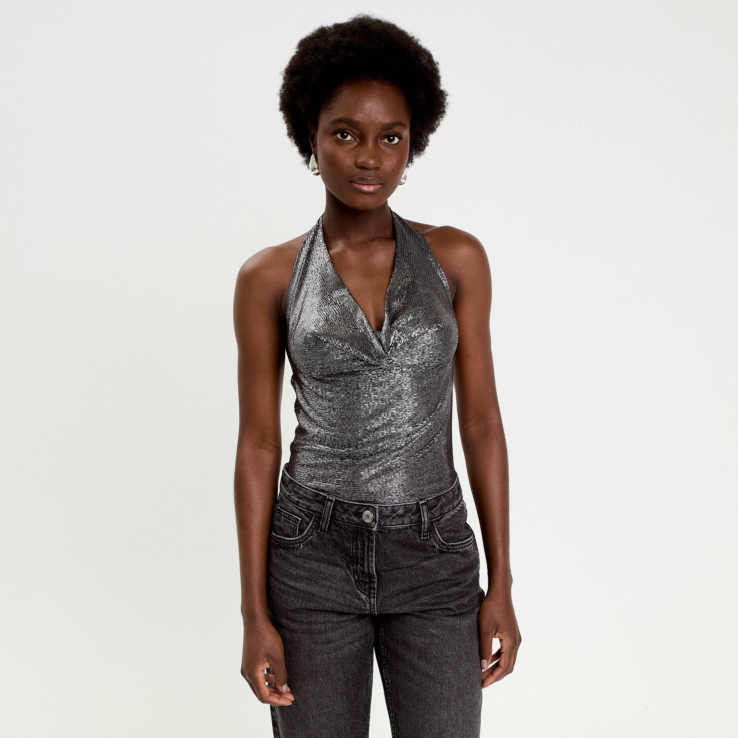 Top ajust&eacute; sans manches col b&eacute;nitier gris argent femme