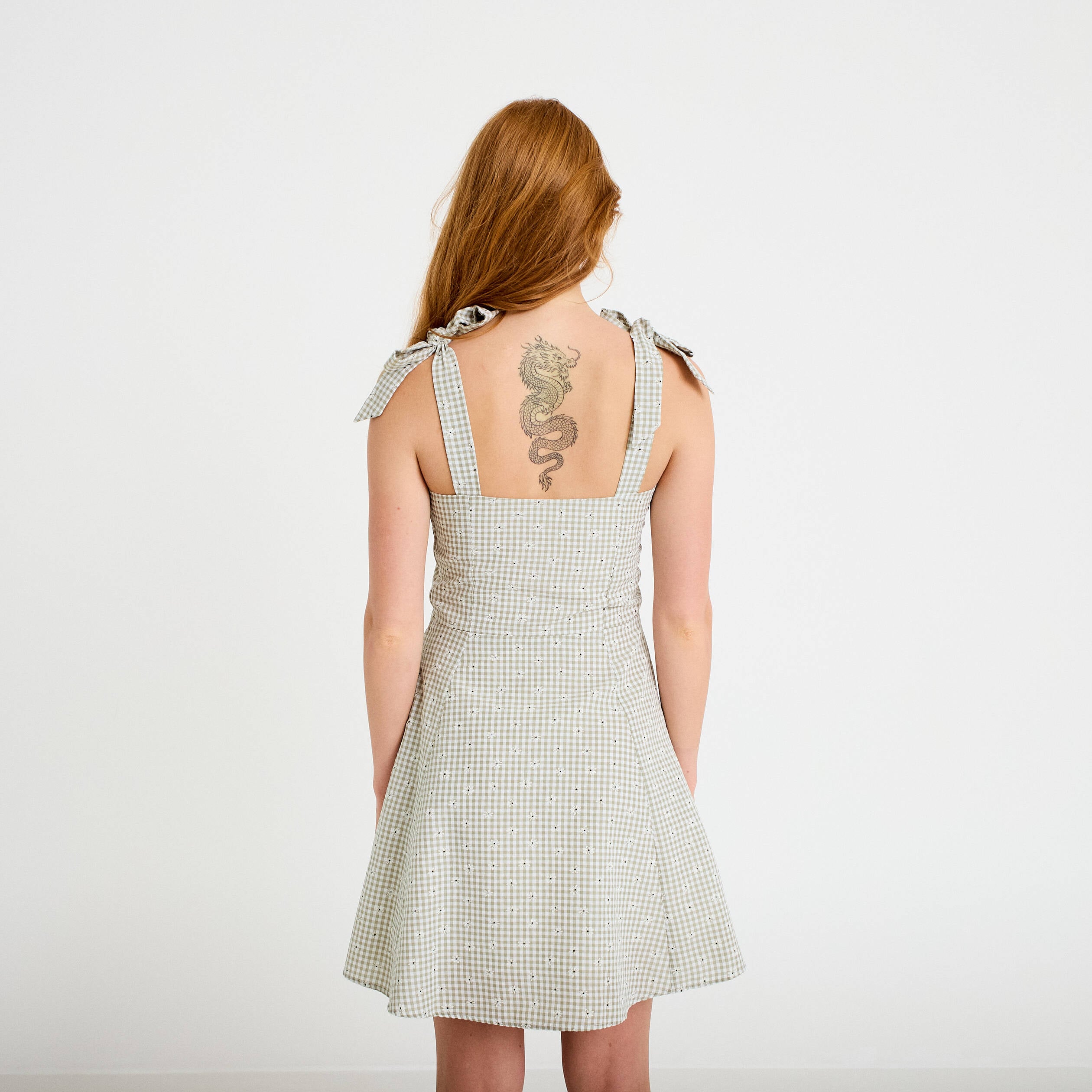 Robe patineuse courte &agrave; fines bretelles gris femme