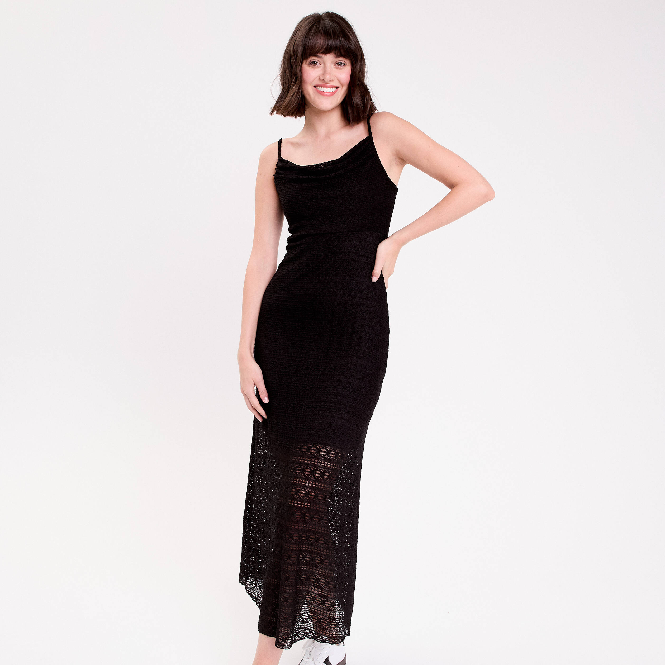 Robe longue droite col b&eacute;nitier dentelle noir femme
