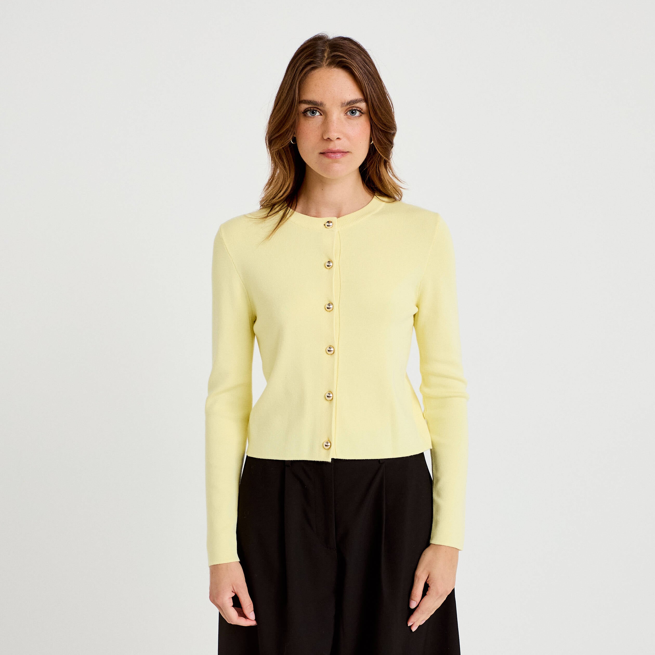 Gilet ajust&eacute; cropped col rond jaune clair femme