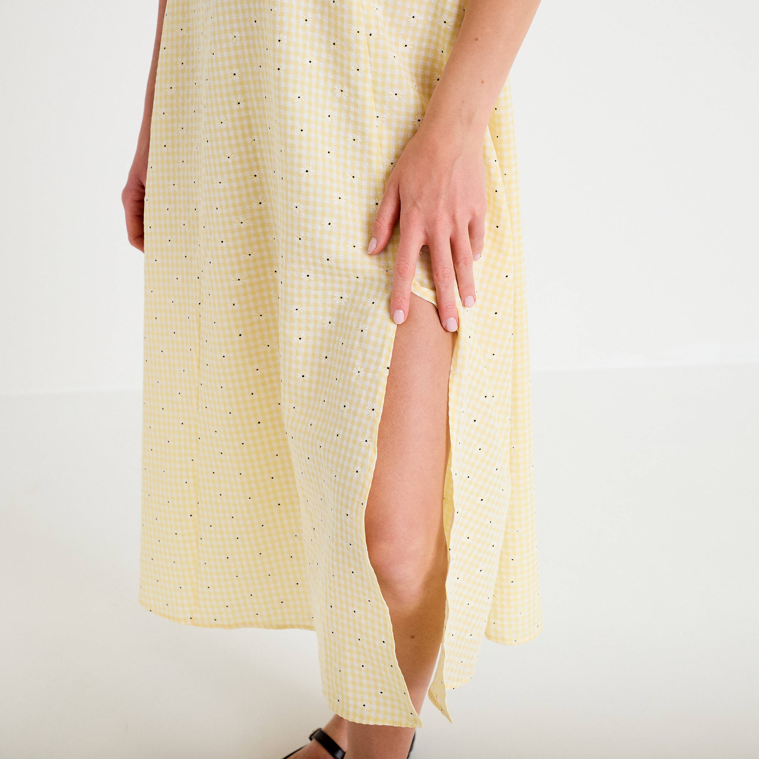 Robe &eacute;vas&eacute;e 3/4 &agrave; fines bretelles jaune clair femme