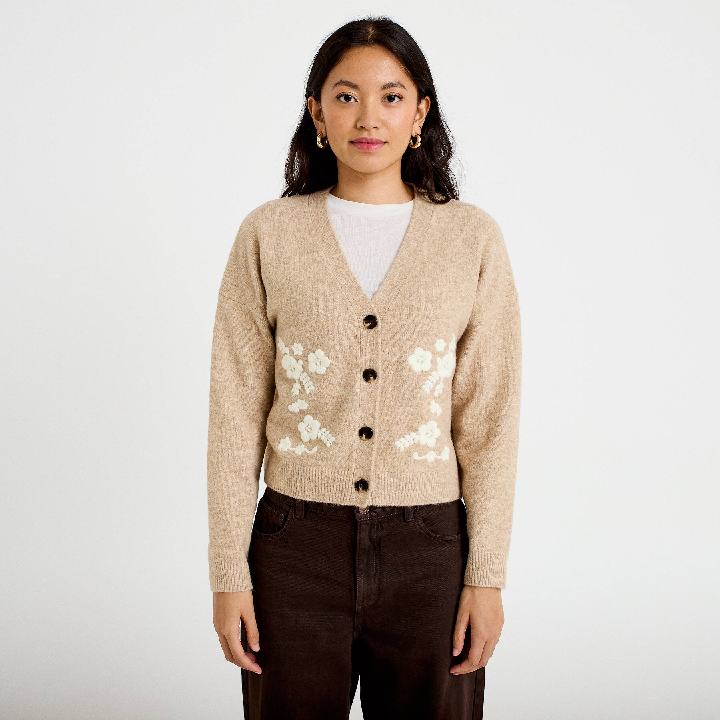 Gilet brod&eacute; col v manches longues beige femme
