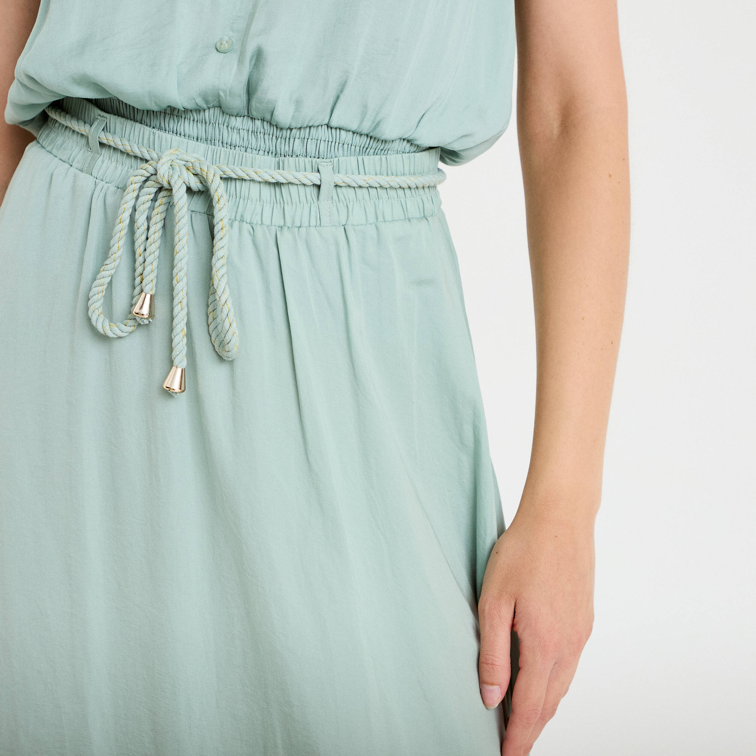 Jupe longue &eacute;vas&eacute;e satin vert pastel femme