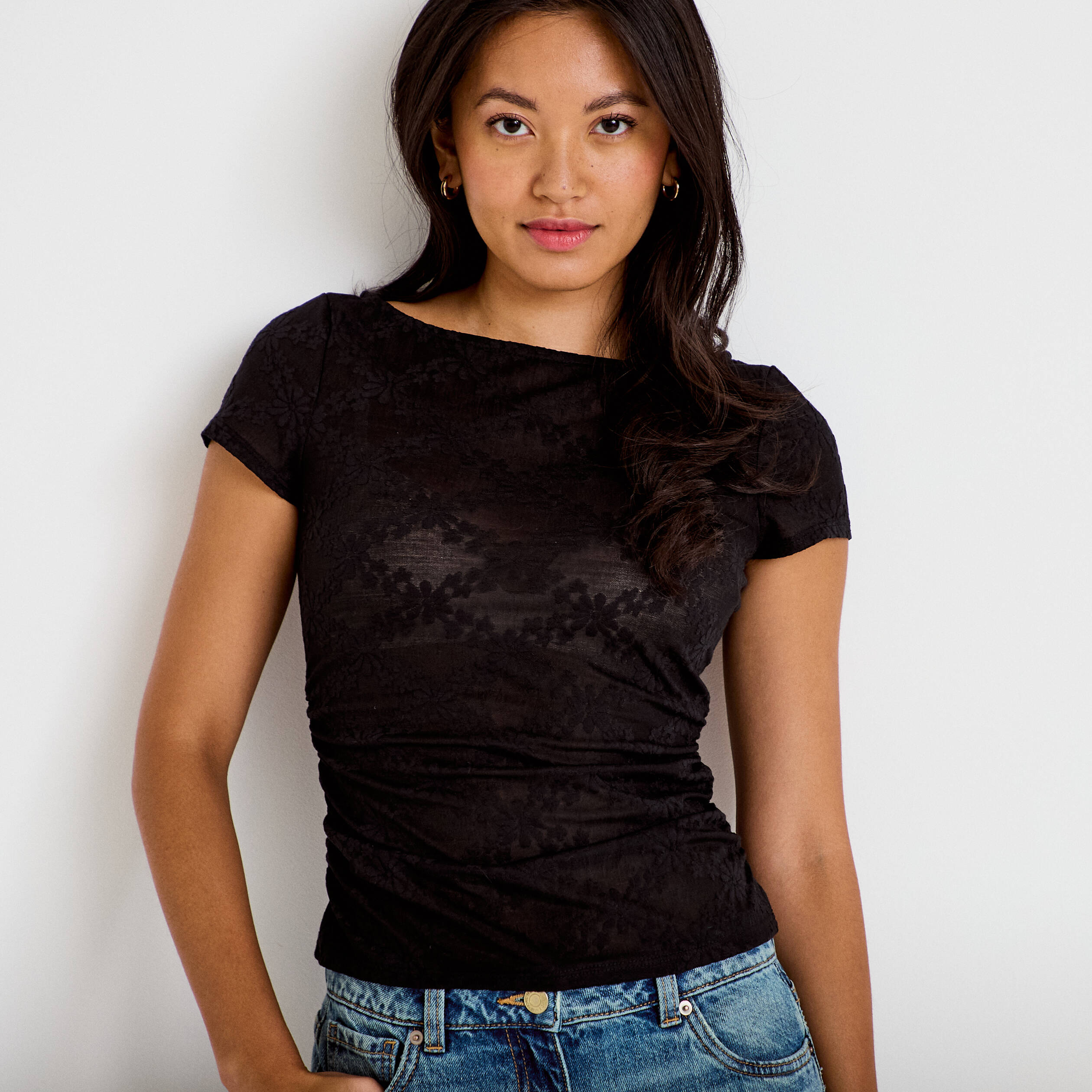 T-shirt ajust&eacute; dentelle col bateau noir femme
