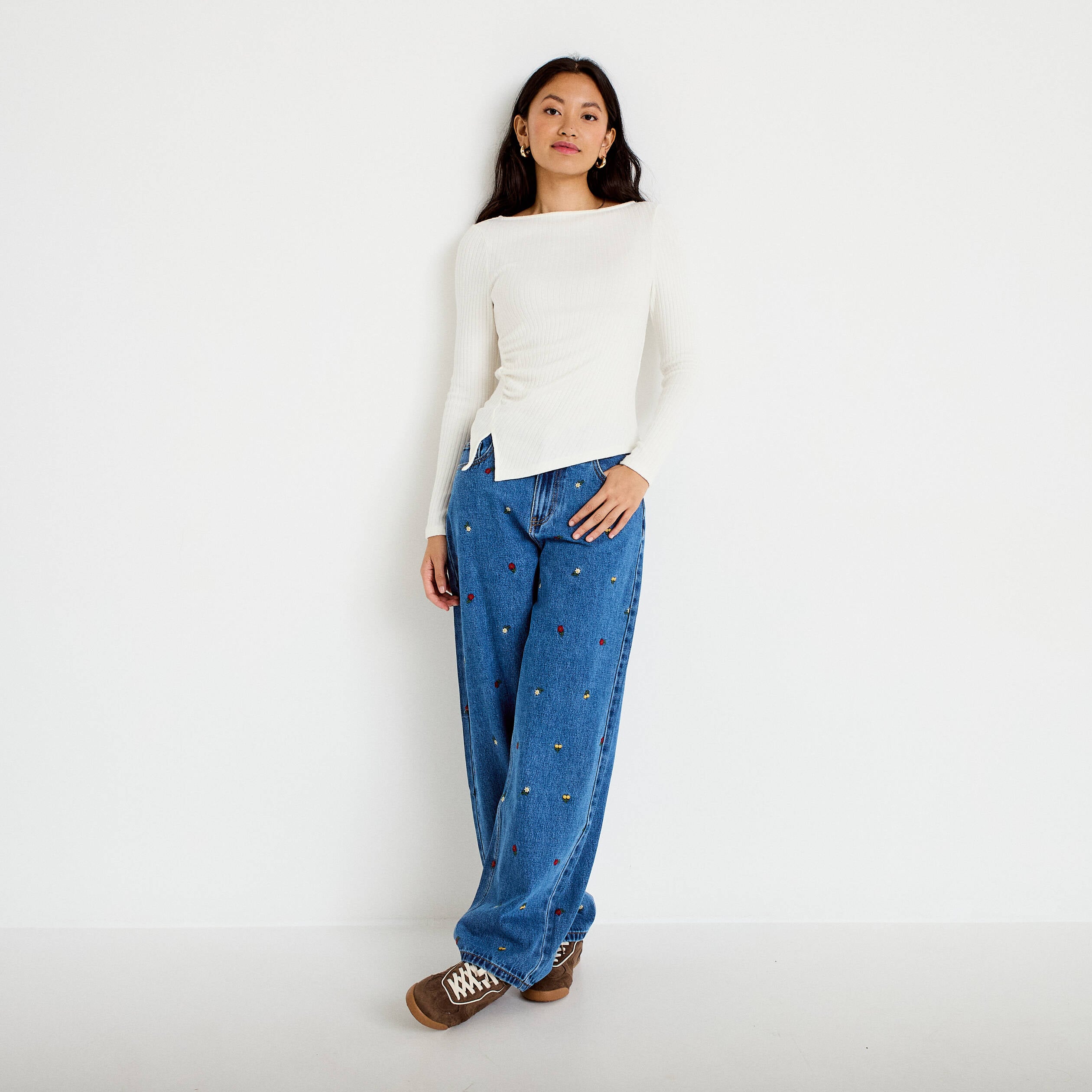 Jean avec broderie bleu femme