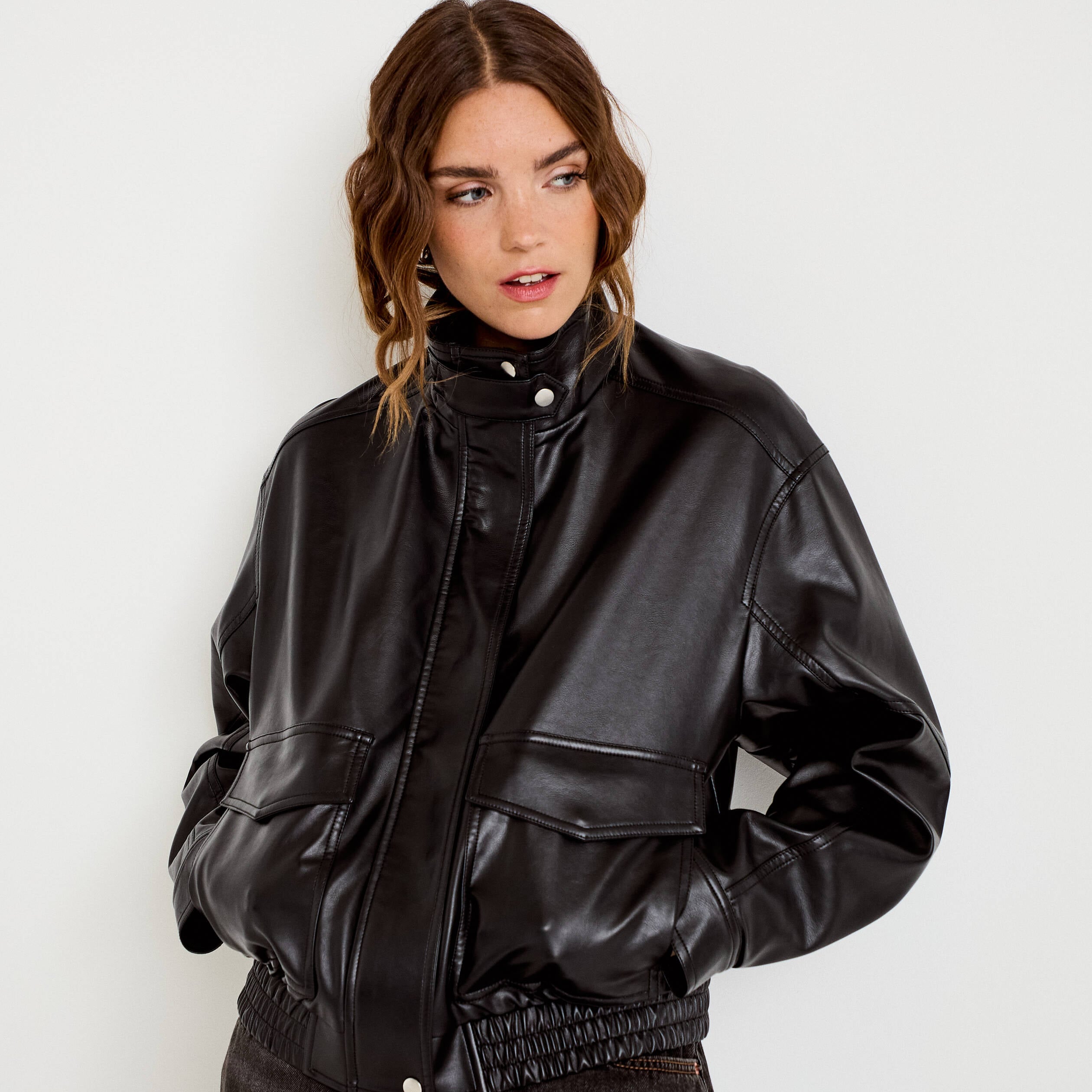 Veste effet boule en similicuir noir femme