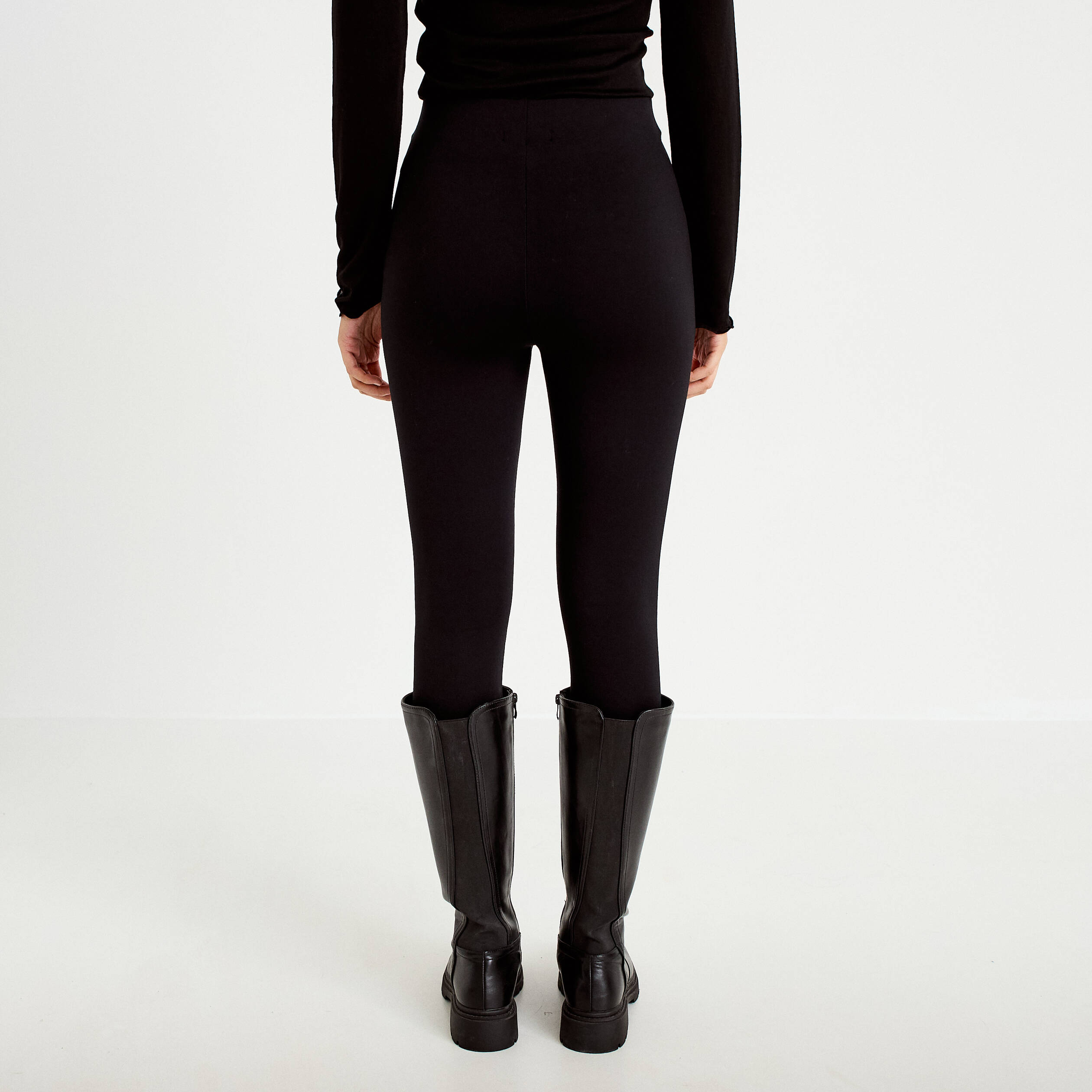 Fuseau noir femme