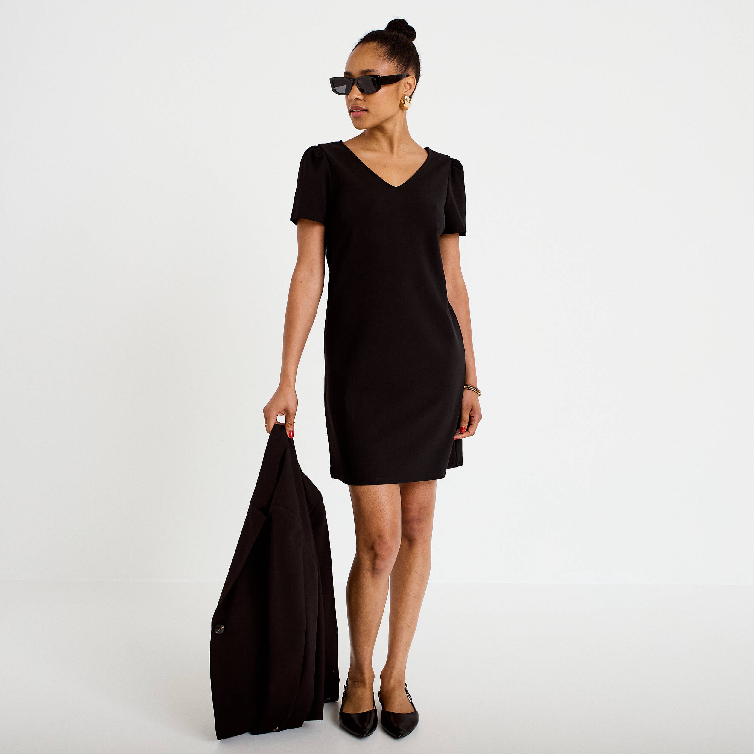 Robe droite courte en maille col rond noir femme