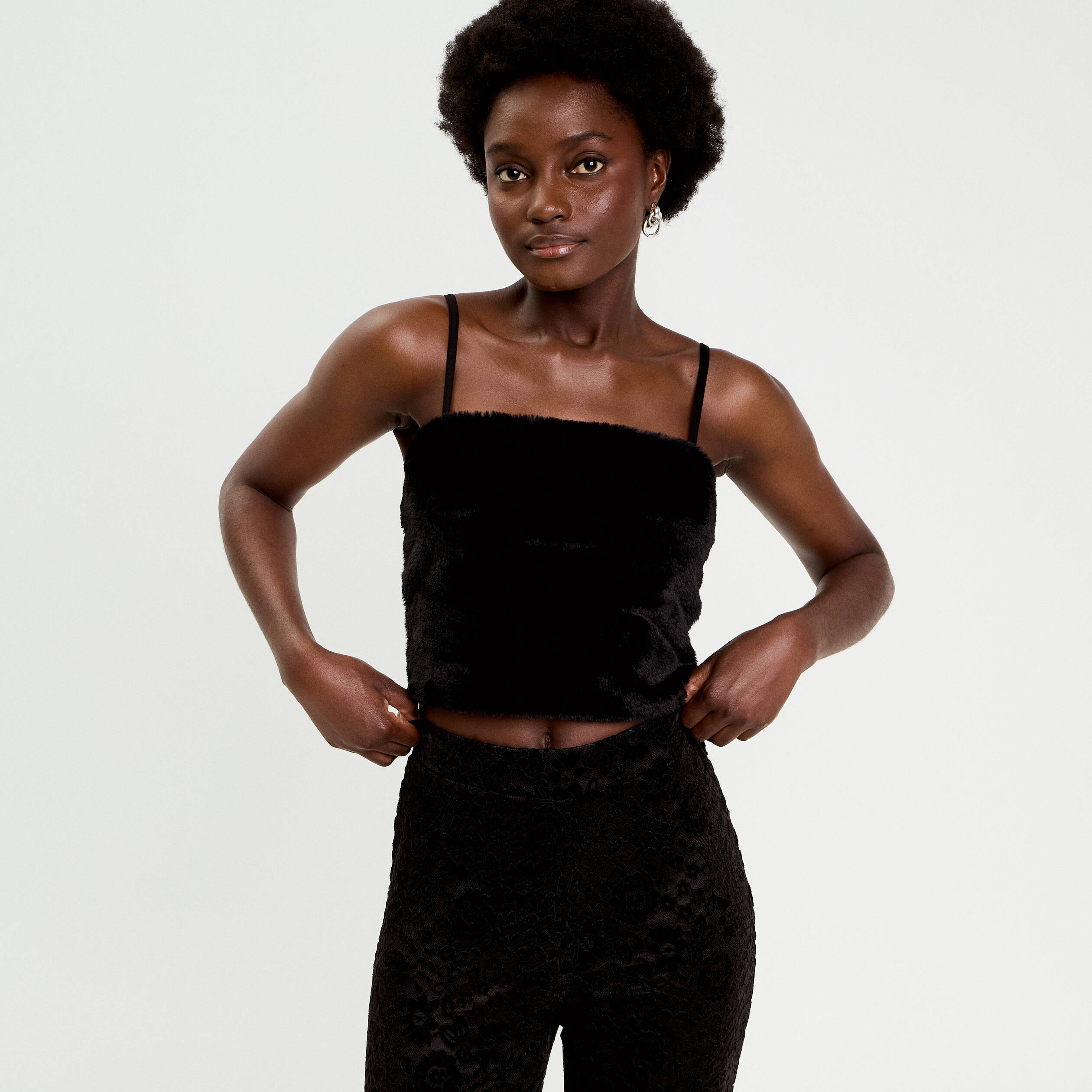 D&eacute;bardeur fausse fourrure noir femme