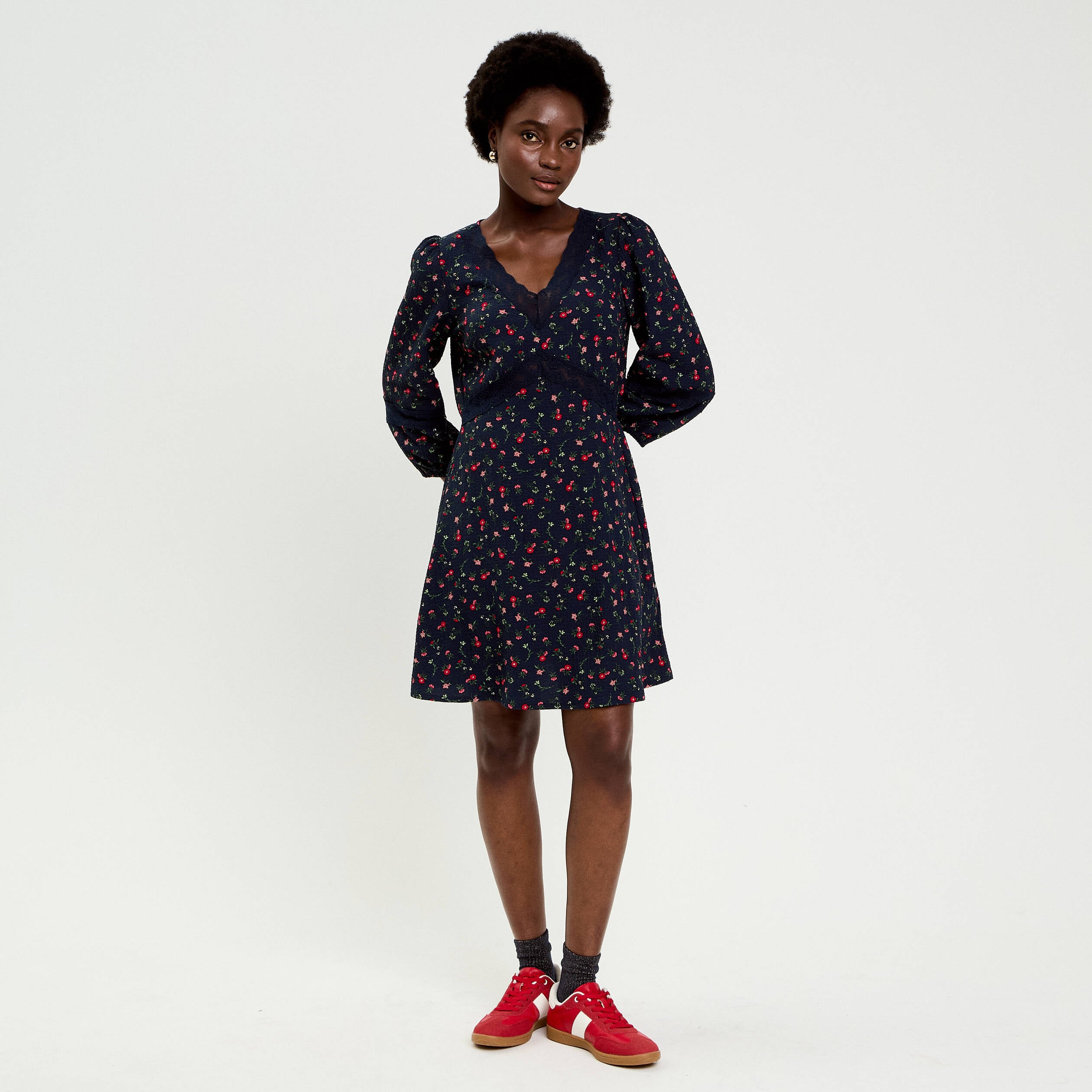 Robe &eacute;vas&eacute;e col v manches longues bleu marine femme