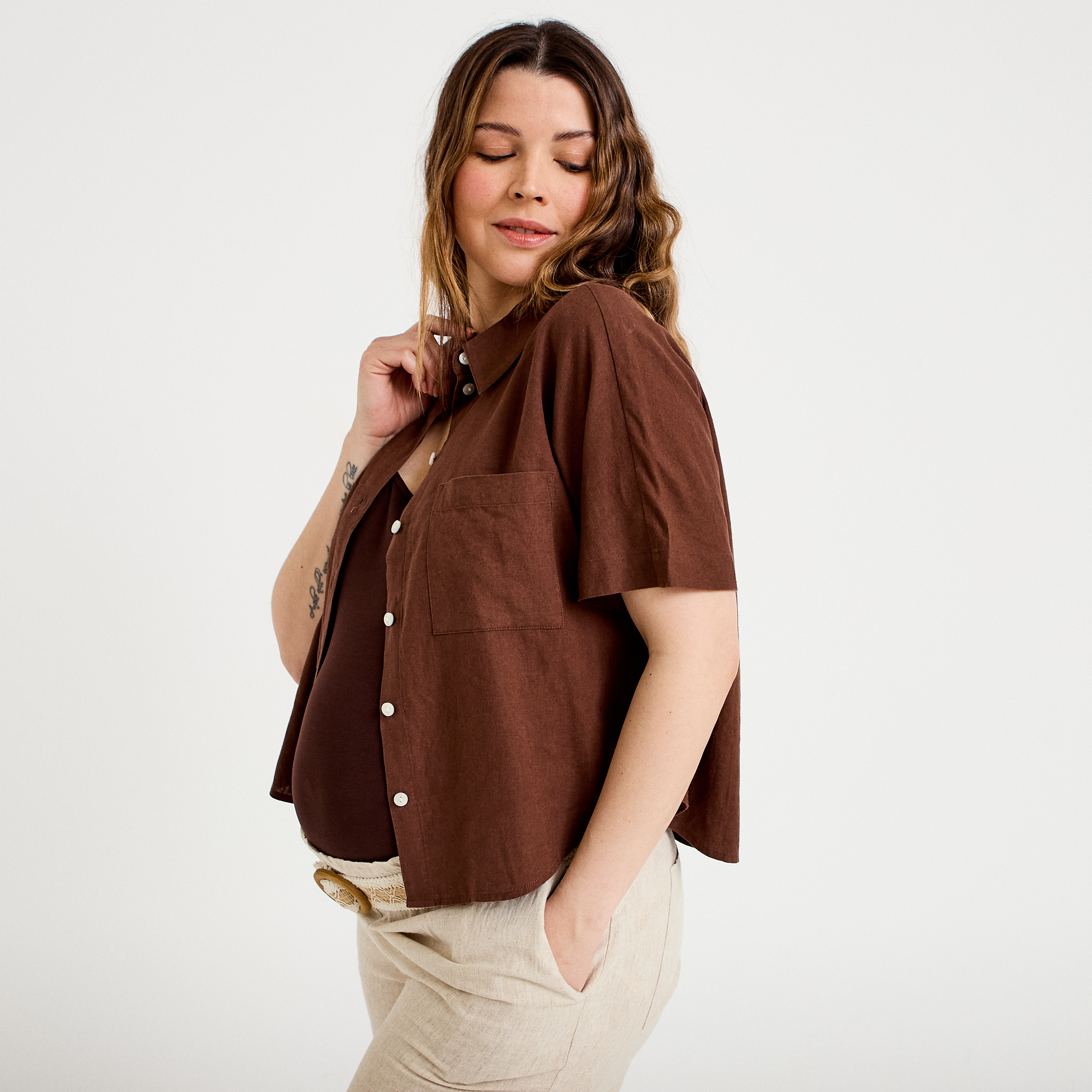 Chemise droite courte col classique marron femme