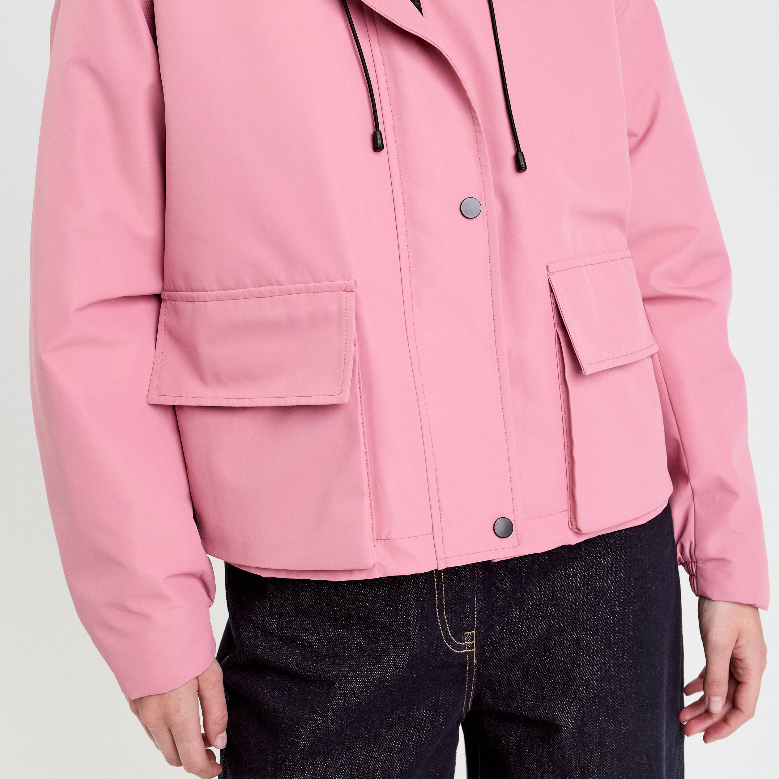 Veste courte bas resserr&eacute; &agrave; capuche rose clair femme