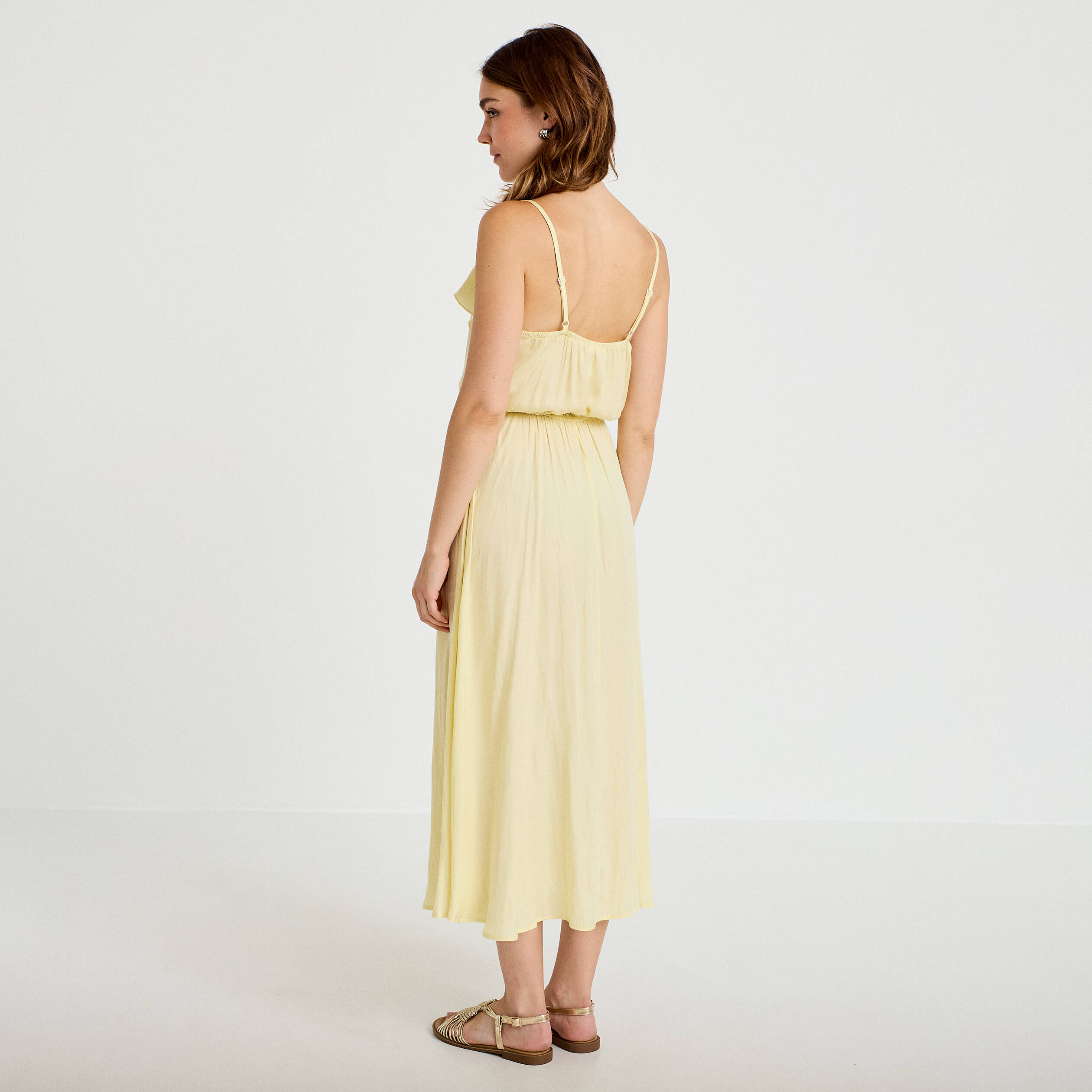 Robe longue &eacute;vas&eacute;e col v bretelles jaune clair femme