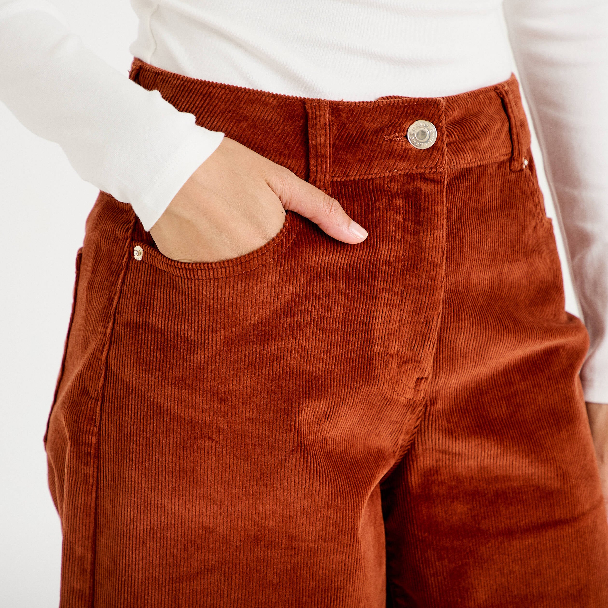Pantalon barrel en velours marron cognac femme