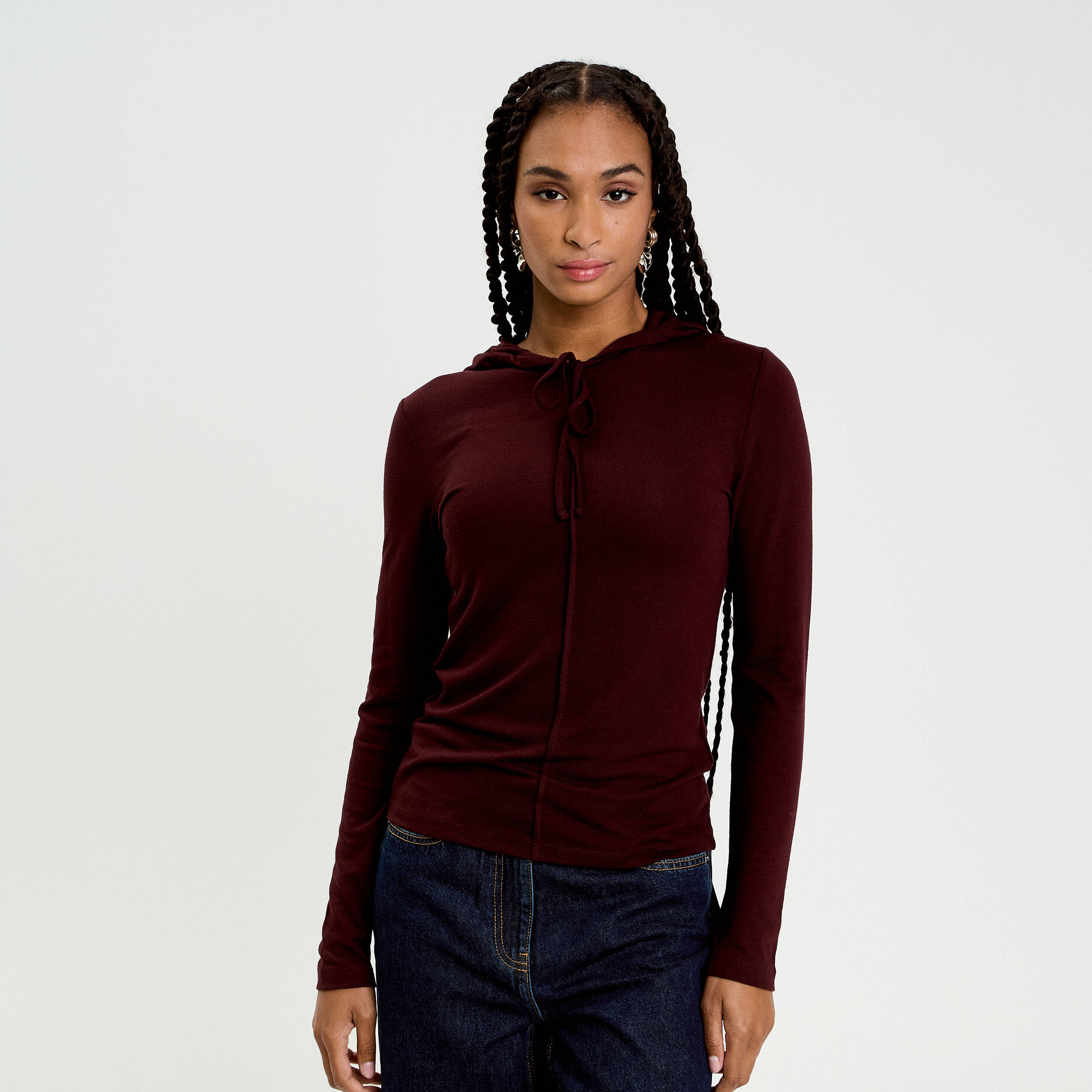 Pull &agrave; capuche rouge fonc&eacute; femme