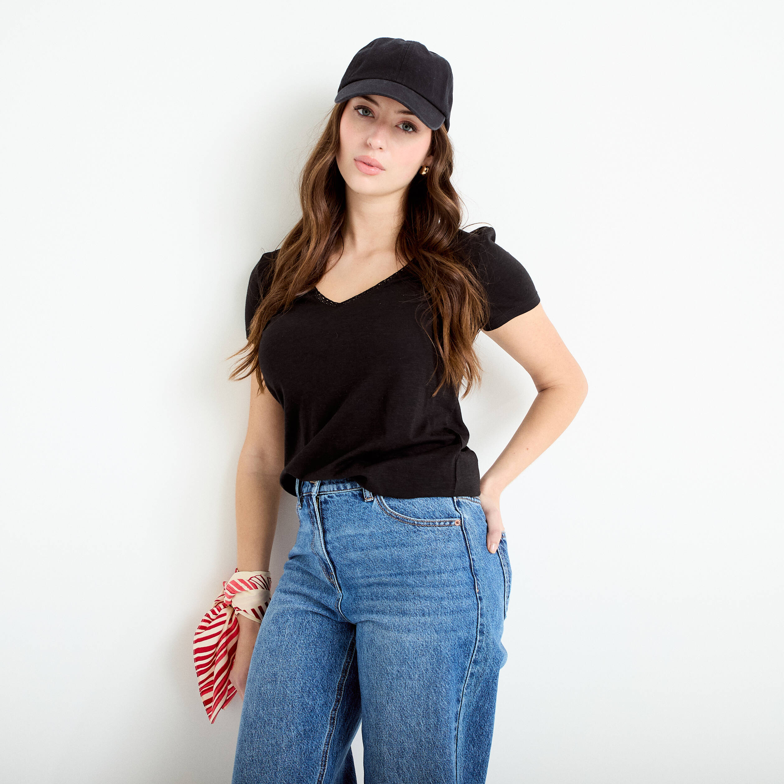 T-shirt col v manches courtes noir femme
