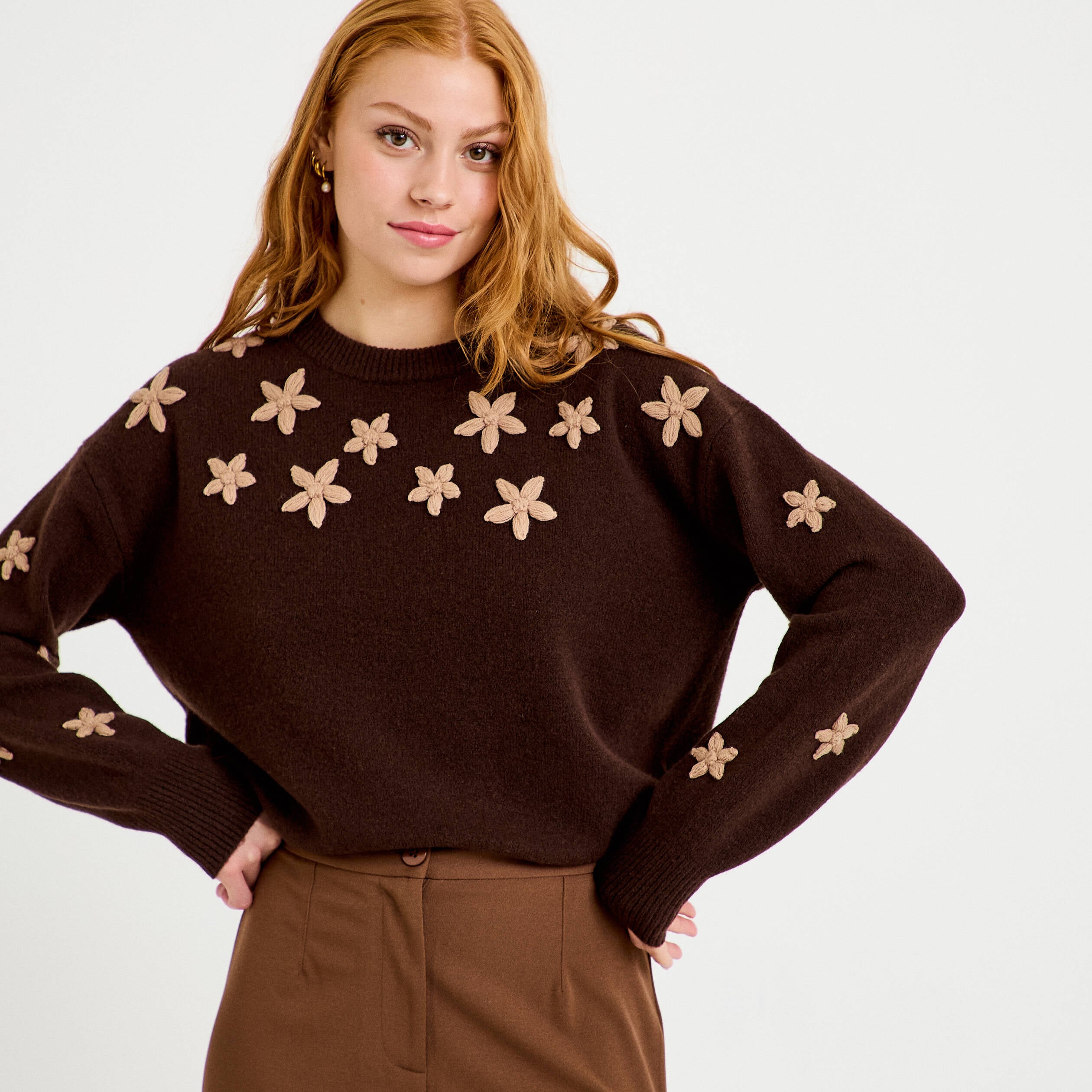 Pull oversize brod&eacute; manches longues marron fonc&eacute; femme