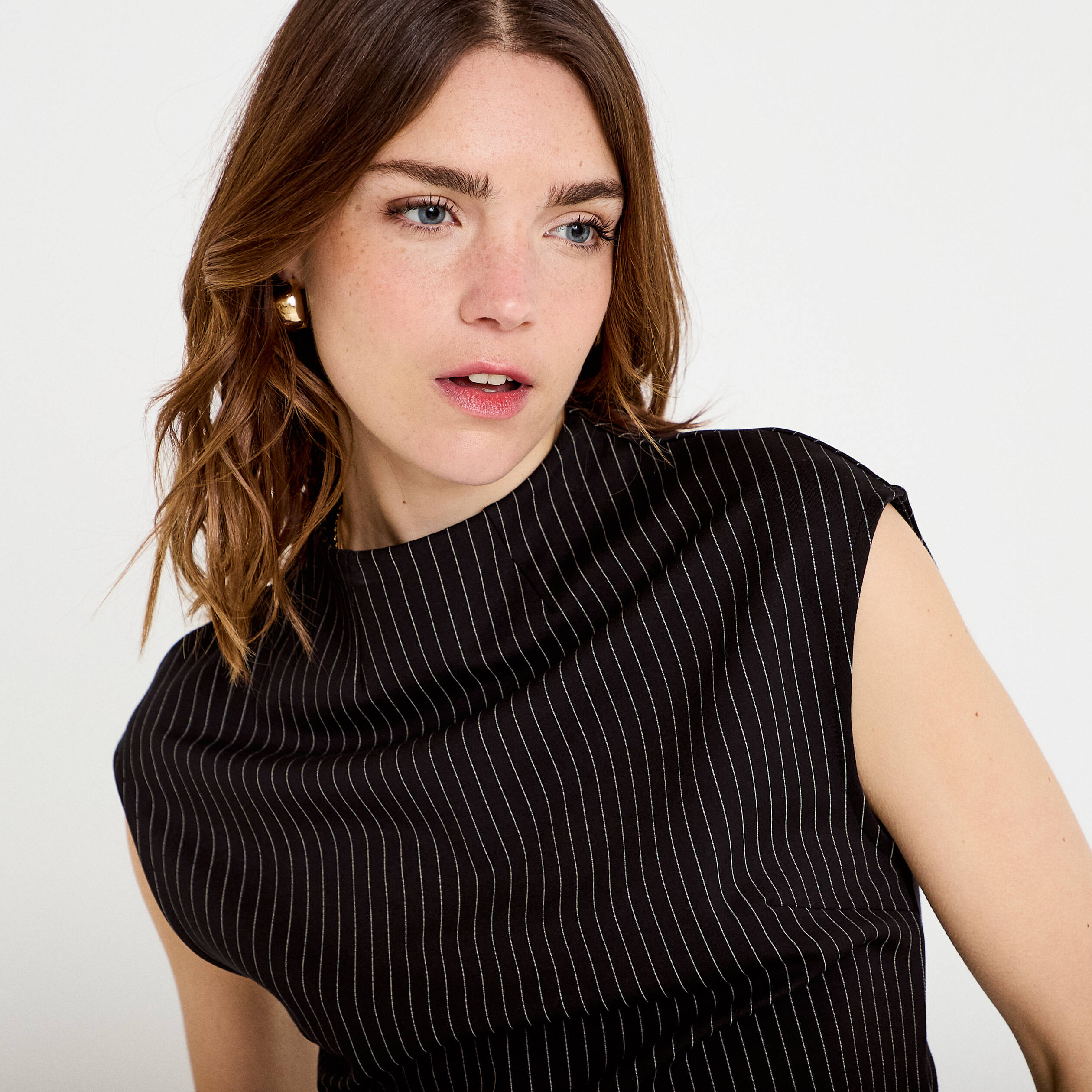 T-shirt ajust&eacute; sans manches noir femme